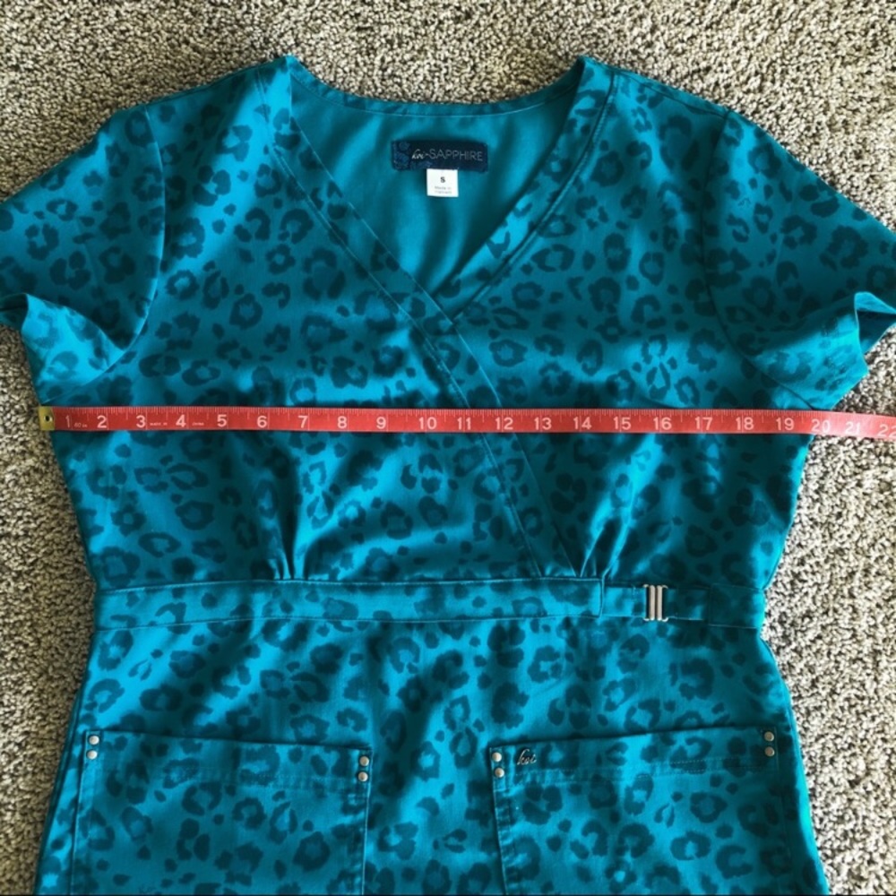 Koi Sapphire blue/gray animal print scrubs top. - Picture 4 of 7
